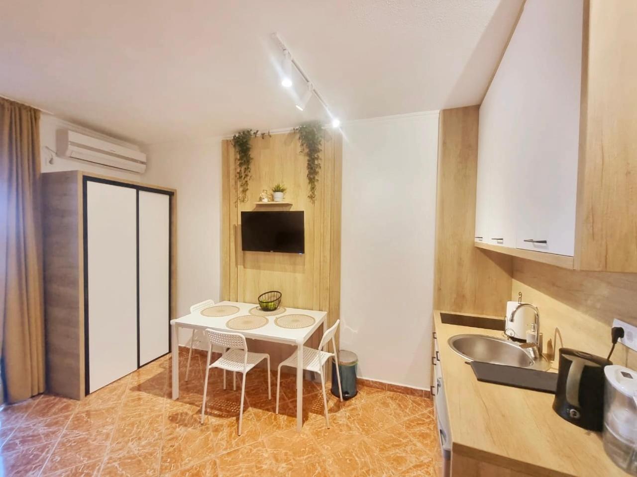 Studio Apartman Na Plazi 拉法洛维奇 外观 照片